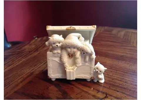 Snowbabies "Kittens get into Christmas Music box"