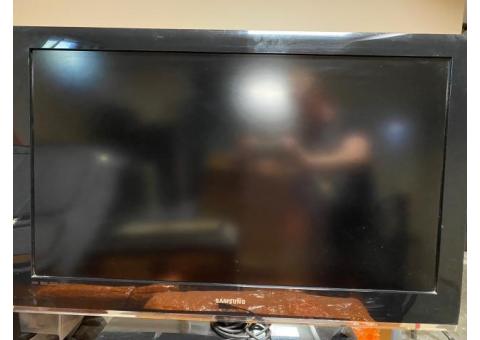 Samsung 43 inch flat screen TV